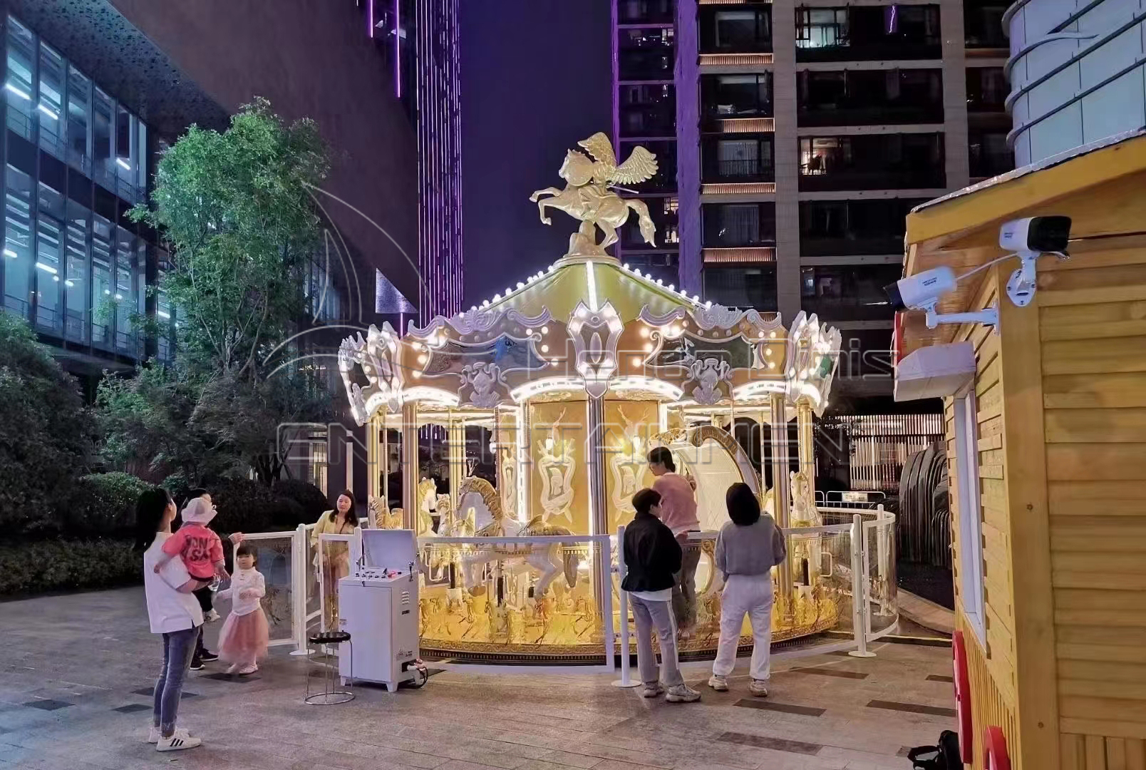 Reasons why the carousel can attract children to play